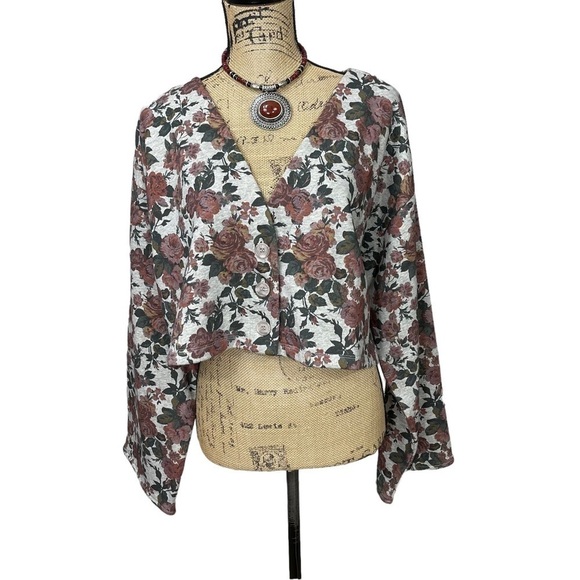 LOVERS + Friends Floral Crop Top French Terry Button Up V Neck - Picture 8 of 11